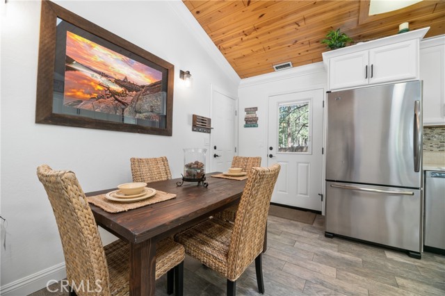 Detail Gallery Image 9 of 27 For 41432 Oak St, Big Bear Lake,  CA 92315 - 3 Beds | 2 Baths