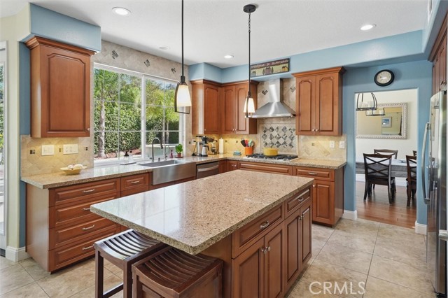 23405 Winslow Place, Valencia CA: https://media.crmls.org/medias/c562ece1-7654-49c9-b909-a4df20988501.jpg