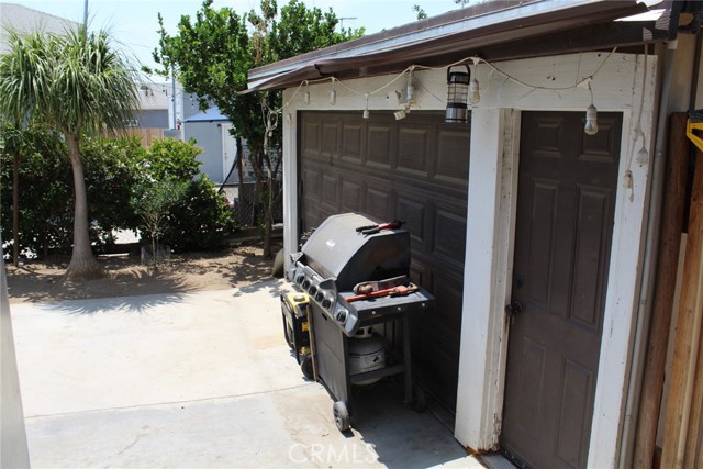 975 E CITRUS Street, Riverside CA: https://media.crmls.org/medias/c562fd8b-28a6-46ae-abfd-228d8cafa91c.jpg