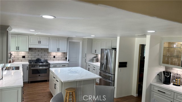 1931 N Redding Way, Upland CA: https://media.crmls.org/medias/c5642a6d-ff16-4fcc-8380-733c30acf1d4.jpg