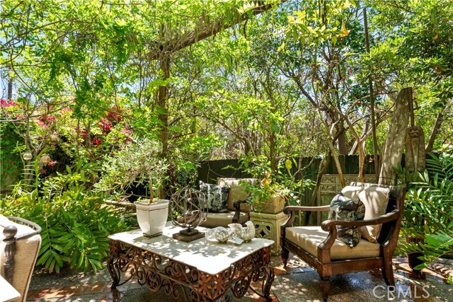 302 W Carter Avenue, Sierra Madre CA: https://media.crmls.org/medias/c564d7f9-fb09-40a9-81a7-08609e2883c7.jpg