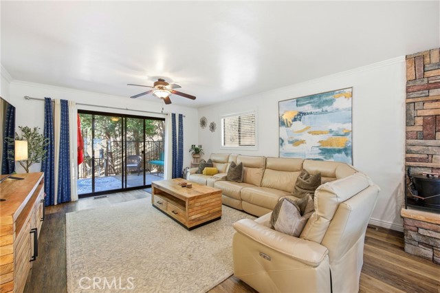528 Brentwood, Lake Arrowhead CA: https://media.crmls.org/medias/c567f077-8f5e-4ec3-9904-a9e6cf4c79ea.jpg