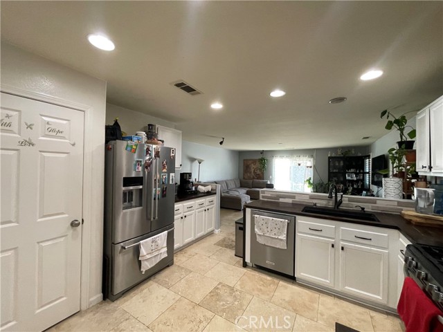 Detail Gallery Image 8 of 20 For 45004 Thalia Ln, Lake Elsinore,  CA 92532 - 3 Beds | 2 Baths