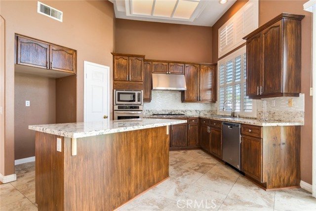 659 N Oxford Court, Orange CA: https://media.crmls.org/medias/c5691f25-c33a-4f59-a840-32919afd2740.jpg