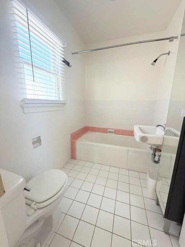 Detail Gallery Image 8 of 9 For 141 N Kenwood St #B,  Burbank,  CA 91505 - 1 Beds | 1 Baths