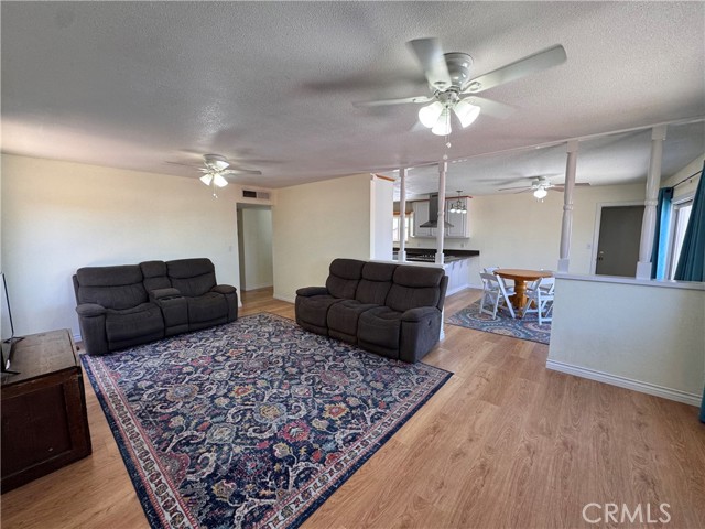 417 Fenoak Drive, Barstow CA: https://media.crmls.org/medias/c569b371-0eb4-4523-809f-71789d4fc988.jpg