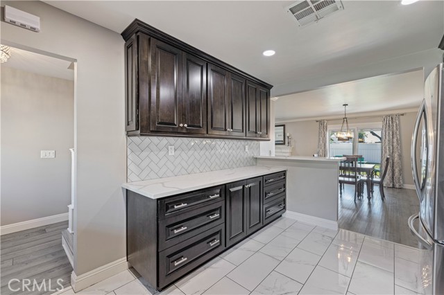 Detail Gallery Image 8 of 47 For 27933 Honeycomb Dr, Saugus,  CA 91350 - 4 Beds | 2/1 Baths