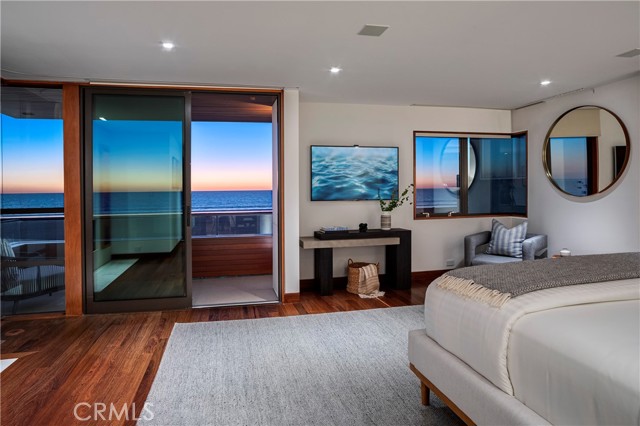 Detail Gallery Image 13 of 45 For 732 the Strand, Hermosa Beach,  CA 90254 - 3 Beds | 3/1 Baths