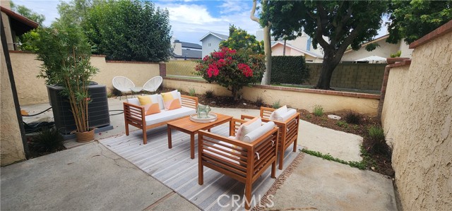 Detail Gallery Image 15 of 33 For 519 Amber Dr, Huntington Beach,  CA 92648 - 3 Beds | 2/1 Baths