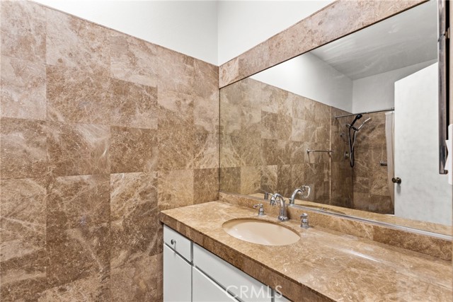 Detail Gallery Image 20 of 26 For 17500 Sherman Way #102,  Van Nuys,  CA 91406 - 3 Beds | 2 Baths