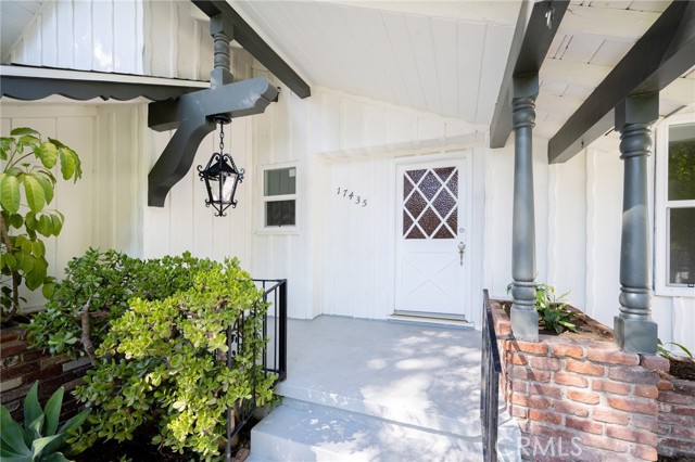 17435 Lassen Street photo 2