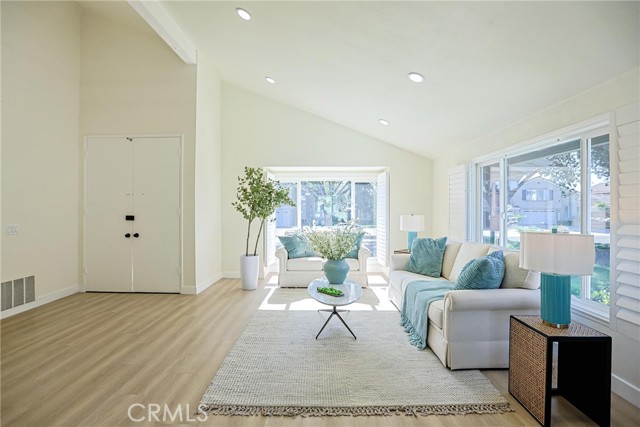 Detail Gallery Image 11 of 68 For 2301 W Manly, Santa Ana,  CA 92704 - 4 Beds | 2/1 Baths