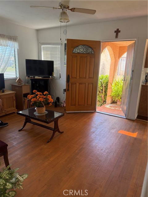 Detail Gallery Image 2 of 29 For 15423 Van Ness, Gardena,  CA 90249 - 2 Beds | 1 Baths