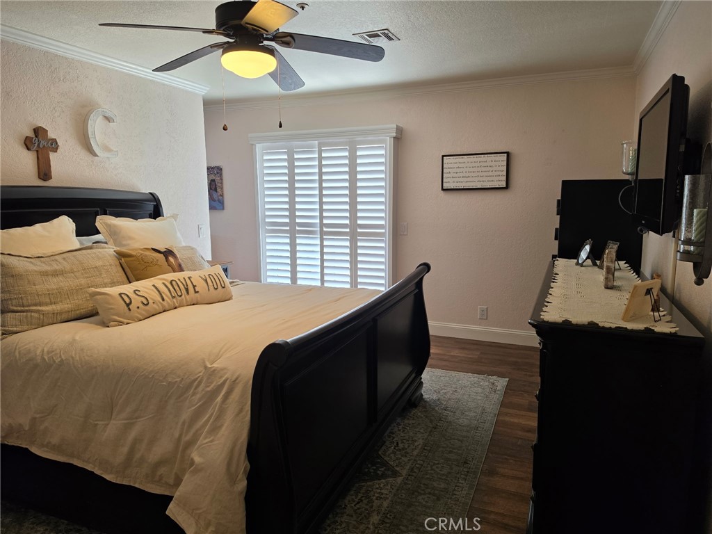 https://media.crmls.org/medias/c56f4e3b-edd8-4e8d-9197-3aae2eca02de.jpg?preset=X-Large