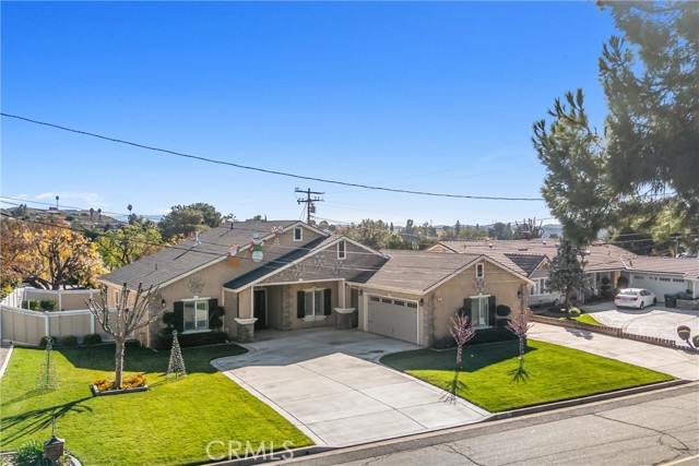 425 Sandalwood, Calimesa CA: https://media.crmls.org/medias/c56feb4a-17d2-49d0-b164-64327c611843.jpg