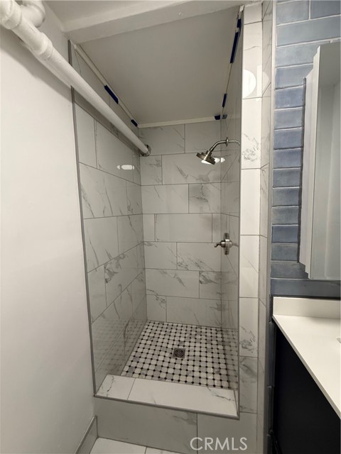 Detail Gallery Image 18 of 22 For 1303 N Beverly Glen Bld, Los Angeles,  CA 90077 - 1 Beds | 1/1 Baths