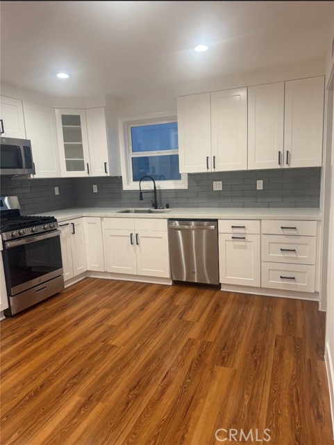 Detail Gallery Image 5 of 5 For 8800 Comanche, Winnetka,  CA 91306 - 4 Beds | 2 Baths