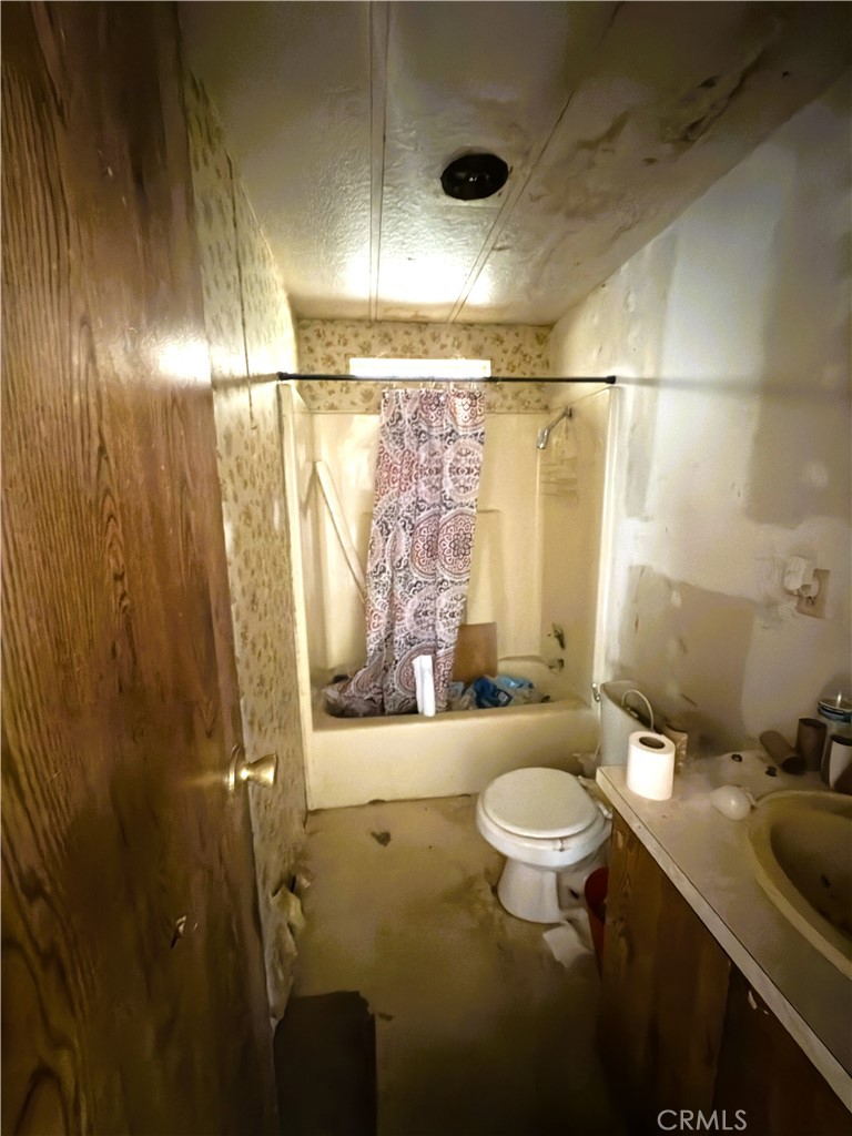https://media.crmls.org/medias/c5716c9a-2245-455d-96cb-fa09ede9f5c8.jpg?preset=X-Large