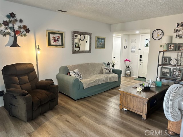 1748 Amigo Drive, Hemet CA: https://media.crmls.org/medias/c5722e4e-0e2e-4e87-9219-ec5d4c53323e.jpg