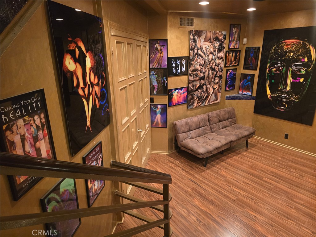 https://media.crmls.org/medias/c572d656-6b05-4cd2-9e51-abe417d3695a.jpg?preset=X-Large
