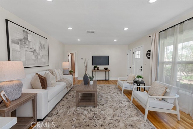 Detail Gallery Image 5 of 59 For 130 -132 S Lime St, Orange,  CA 92868 - 6 Beds | 3 Baths