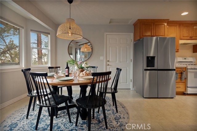 Detail Gallery Image 6 of 20 For 1419 Calgary, Lake Arrowhead,  CA 92352 - 3 Beds | 2/1 Baths