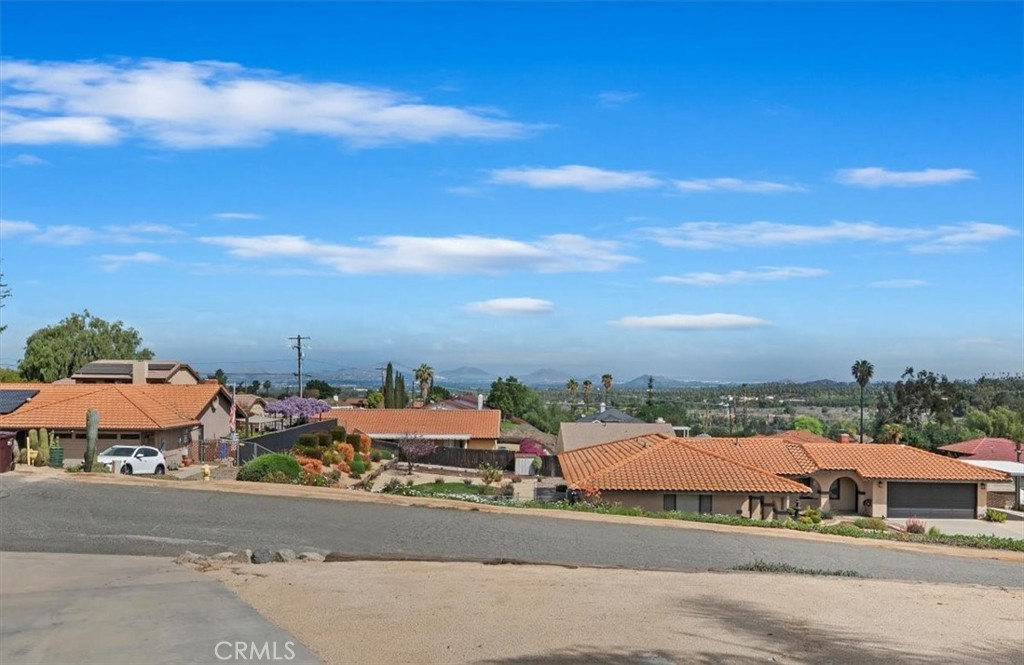 https://media.crmls.org/medias/c574684a-3c46-4ba0-a034-8f546421c2f4.jpg?preset=X-Large