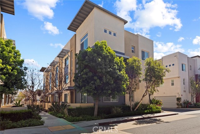 Detail Gallery Image 2 of 30 For 5762 Acacia, Lakewood,  CA 90712 - 3 Beds | 4 Baths