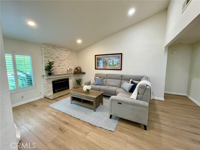 27691 Via Turina, Mission Viejo CA: https://media.crmls.org/medias/c5749a7b-794c-4692-a473-422ff043cc77.jpg