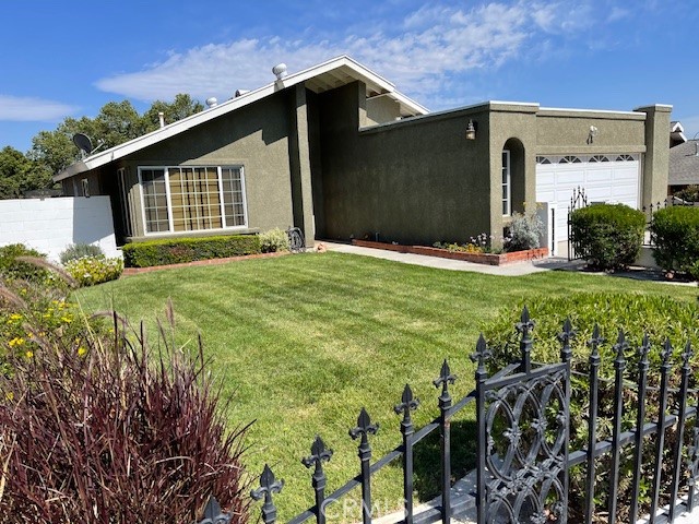 5674 Avenue Juan Bautista, Jurupa Valley CA: https://media.crmls.org/medias/c574e85f-a752-4152-9bc4-20f275b7aef8.jpg