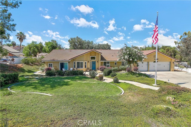 18687 Chickory Drive, Riverside CA: https://media.crmls.org/medias/c575060c-3bf6-4555-b011-2667a2a04e52.jpg