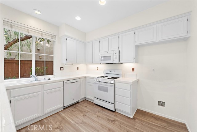 68 Kyle Court, Ladera Ranch CA: https://media.crmls.org/medias/c57556d6-3694-42a7-b982-b64464e8ace3.jpg
