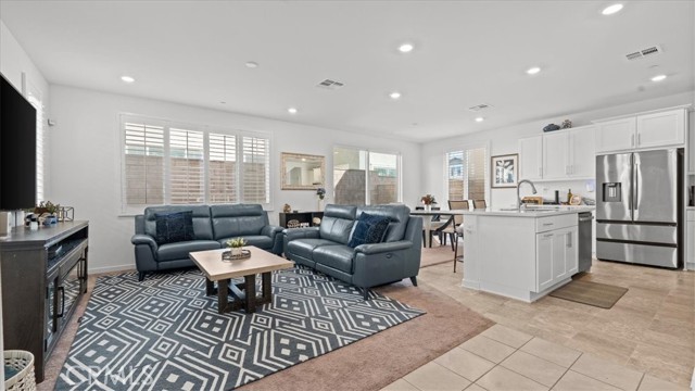 Detail Gallery Image 7 of 30 For 16154 Lozano #7,  Fontana,  CA 92336 - 3 Beds | 2/1 Baths