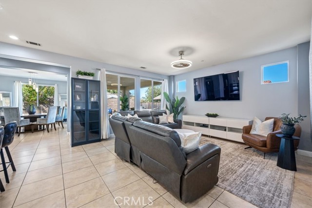 Detail Gallery Image 11 of 48 For 850 Romneya, Santa Maria,  CA 93455 - 5 Beds | 3 Baths