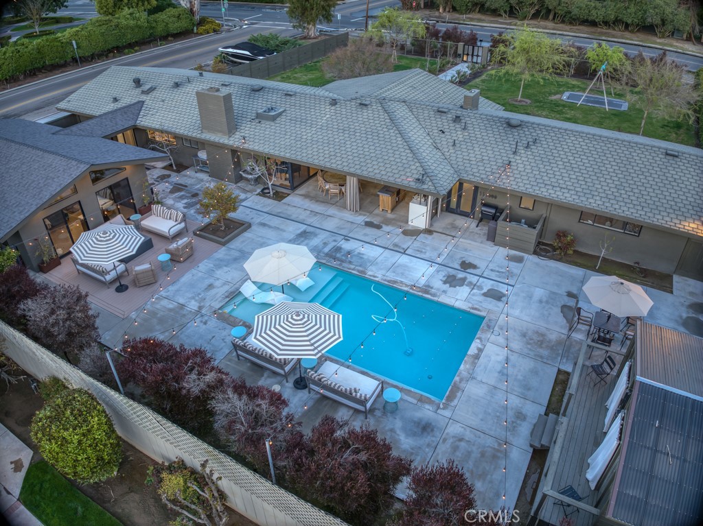 https://media.crmls.org/medias/c576d537-546e-4921-bd06-793f238c4dfd.jpg?preset=X-Large