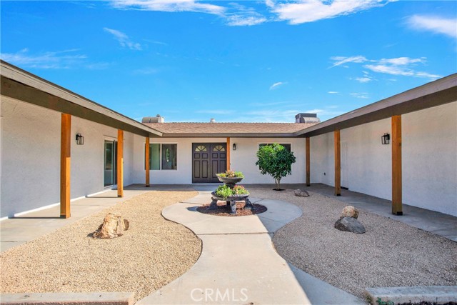 Detail Gallery Image 3 of 31 For 20357 Shoshonee Rd, Apple Valley,  CA 92307 - 3 Beds | 2 Baths