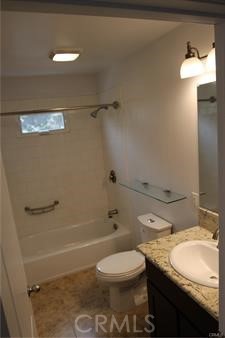 Detail Gallery Image 9 of 11 For 145 N Lincoln Ave #B,  Fullerton,  CA 92831 - 2 Beds | 2 Baths