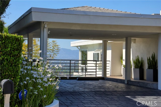 3863 Sherwood Place, Sherman Oaks CA: https://media.crmls.org/medias/c5778891-dfb6-42a2-9f7a-3f0c844a58fe.jpg