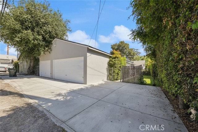 251 E Center Street, Covina CA: https://media.crmls.org/medias/c577ca6a-9743-4321-9795-c25610c1096c.jpg