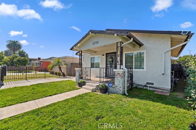Detail Gallery Image 3 of 37 For 10779 Barlow, Lynwood,  CA 90262 - 2 Beds | 1 Baths