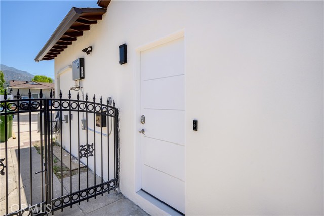 Detail Gallery Image 2 of 9 For 10943 Nassau Ave, Sunland,  CA 91040 - 0 Beds | 1 Baths