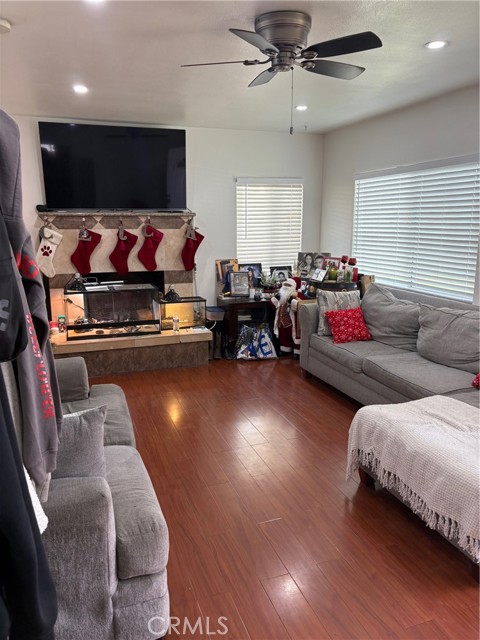 Detail Gallery Image 3 of 5 For 2911 Baltic, Long Beach,  CA 90810 - 3 Beds | 1 Baths