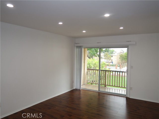 Detail Gallery Image 15 of 37 For 8055 Canby Ave #5,  Reseda,  CA 91335 - 3 Beds | 2/1 Baths