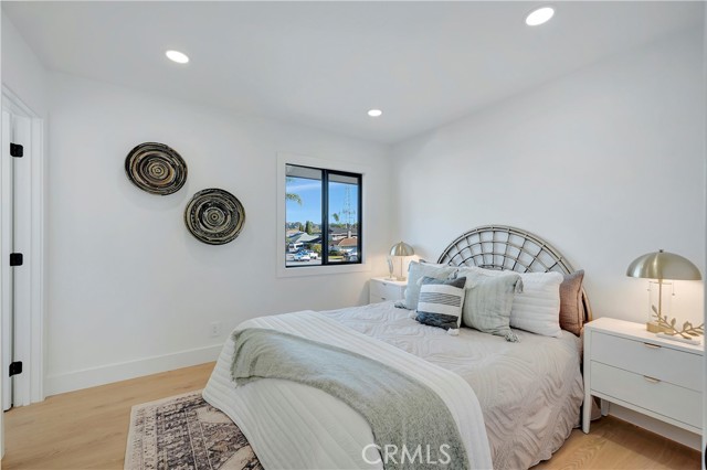 Detail Gallery Image 32 of 49 For 21211 Binghampton Cir, Huntington Beach,  CA 92646 - 4 Beds | 3 Baths