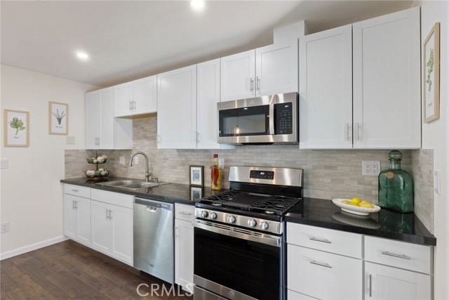 Detail Gallery Image 15 of 36 For 20101 Superior St, Chatsworth,  CA 91311 - 3 Beds | 2 Baths