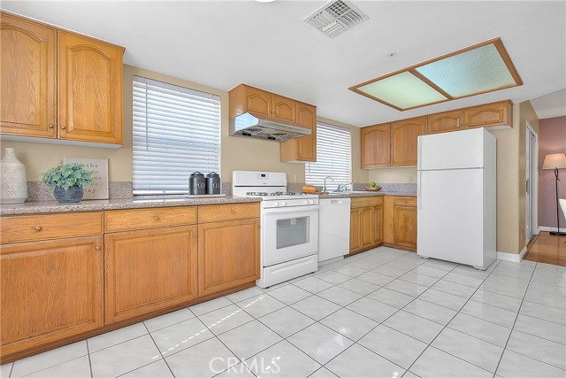 Detail Gallery Image 9 of 21 For 1519 Prospect Ave #5,  San Gabriel,  CA 91776 - 3 Beds | 2/1 Baths