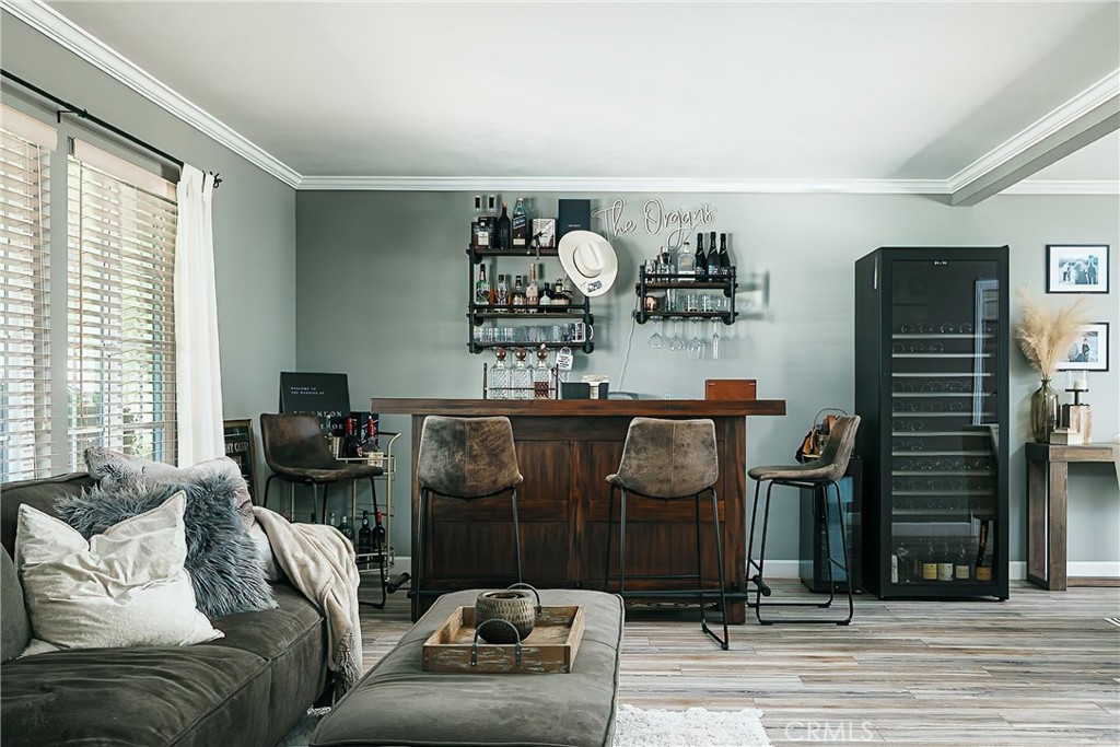 https://media.crmls.org/medias/c57a543c-e8ed-49ee-9e80-e8d30a2925d8.jpg?preset=X-Large