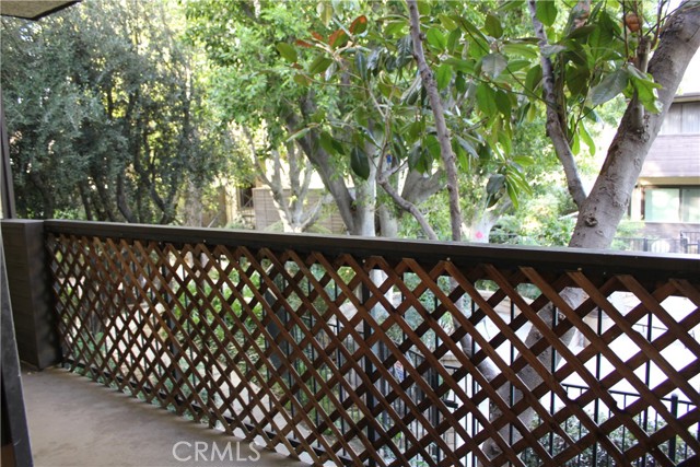 Detail Gallery Image 10 of 18 For 7304 Corbin Ave #F,  Reseda,  CA 91335 - 1 Beds | 1 Baths