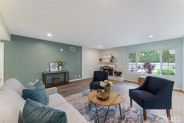 1073 E Knollcrest Drive, Covina CA: https://media.crmls.org/medias/c57ad126-c8a3-4494-bbe9-83368f5b3a5b.jpg