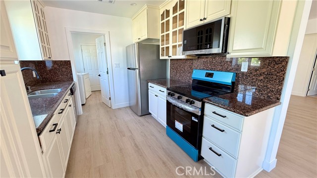 Detail Gallery Image 4 of 16 For 17438 Horace St, Granada Hills,  CA 91344 - 4 Beds | 2 Baths